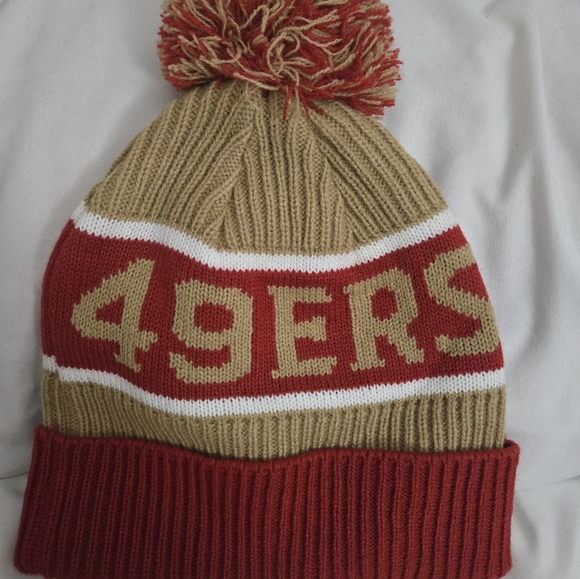 49ers Knit Beanie with Pom - Picture 2 of 2